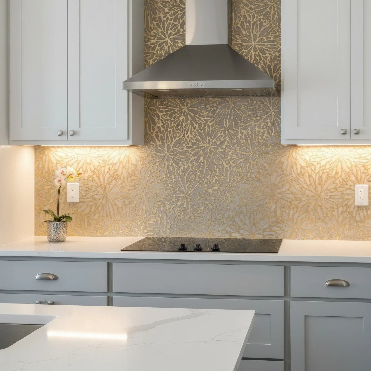 LumiFlora - Gold Leaf - Crema Marfil Engraved Tile - MARICERA